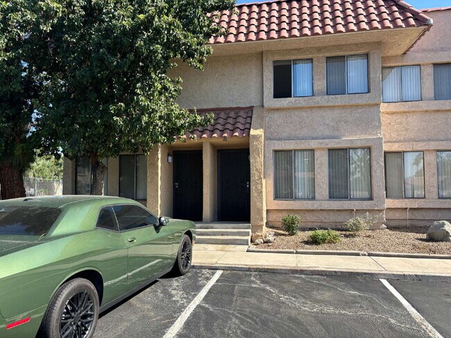 Building Photo - 2-story, 2-Bedroom Condo for Rent in Indio...