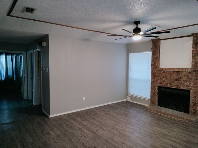 Building Photo - 3/2/2 or 2 Bedroom with an Office