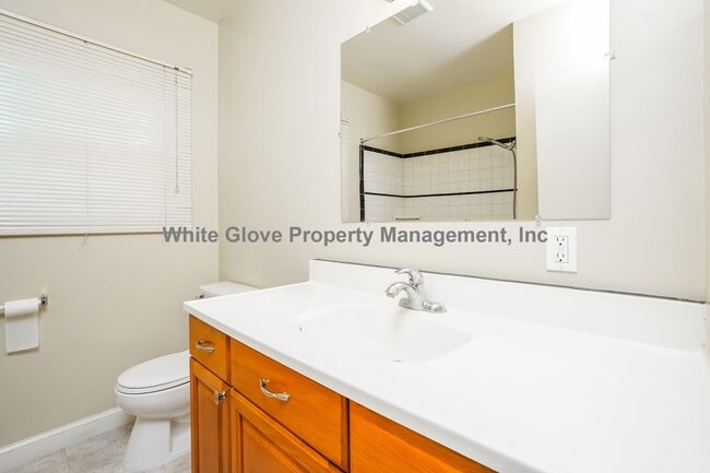 Building Photo - Fullerton 3 Bedroom Home is Great Neighborhood