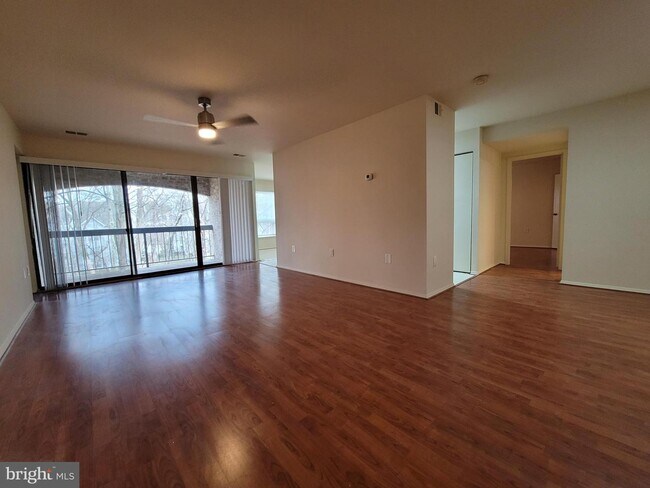Building Photo - 433 Christopher Ave