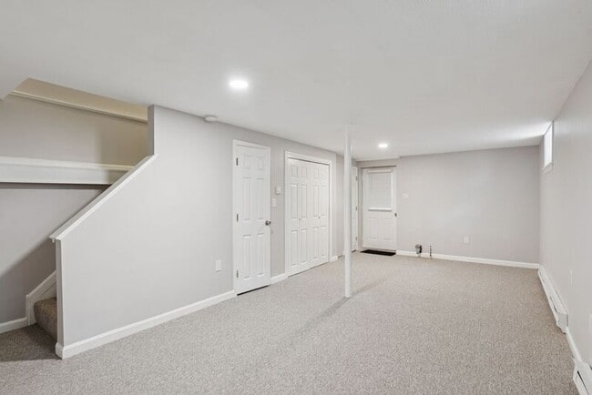 Building Photo - 5 Woodvale Ct