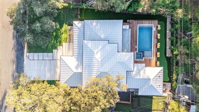 Building Photo - 2904 Westhill Dr