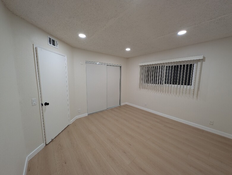 Building Photo - 11007 Hartsook St