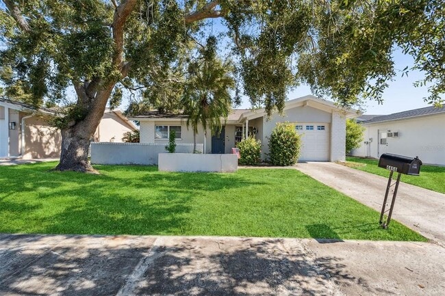 Primary Photo - 4456 Great Lakes Dr N