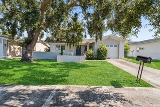 Building Photo - 4456 Great Lakes Dr N