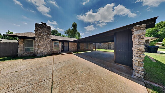 Building Photo - 3 Bedroom 2 Bathroom Home near Chisholm Creek, Quail Springs, and Highway 74 & the turnpike