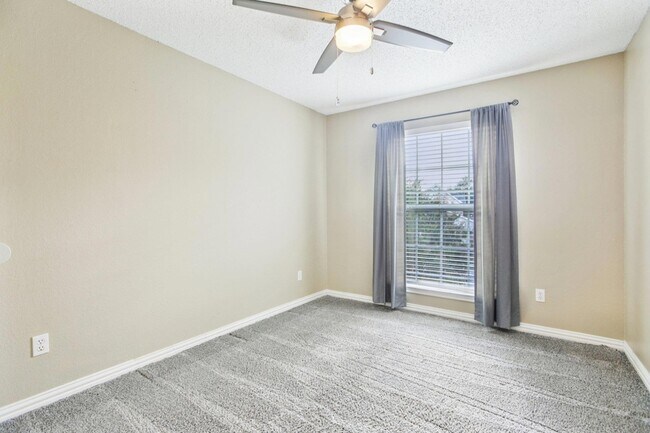 Building Photo - 1605 Lantern Light Dr