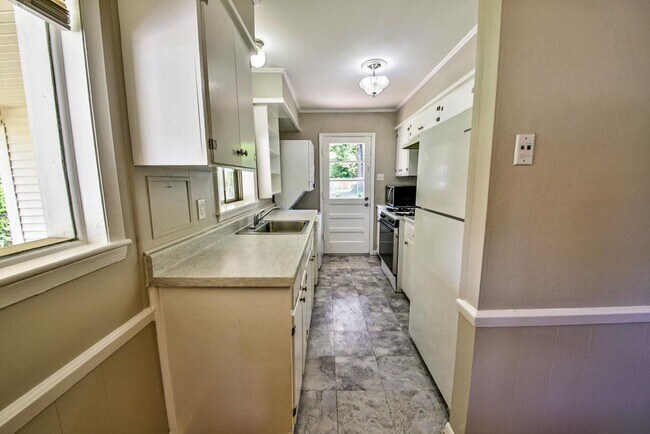 Building Photo - 4773 Quince Rd