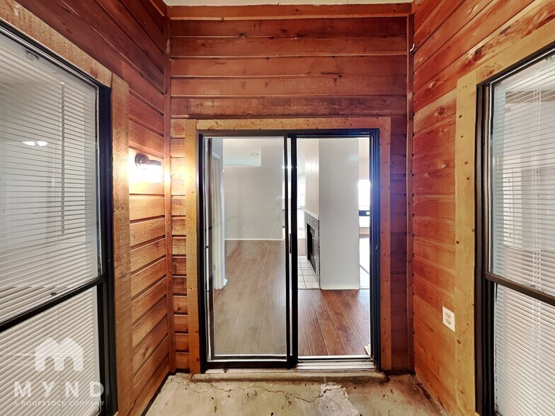 Building Photo - 1134 Hemlock Dr