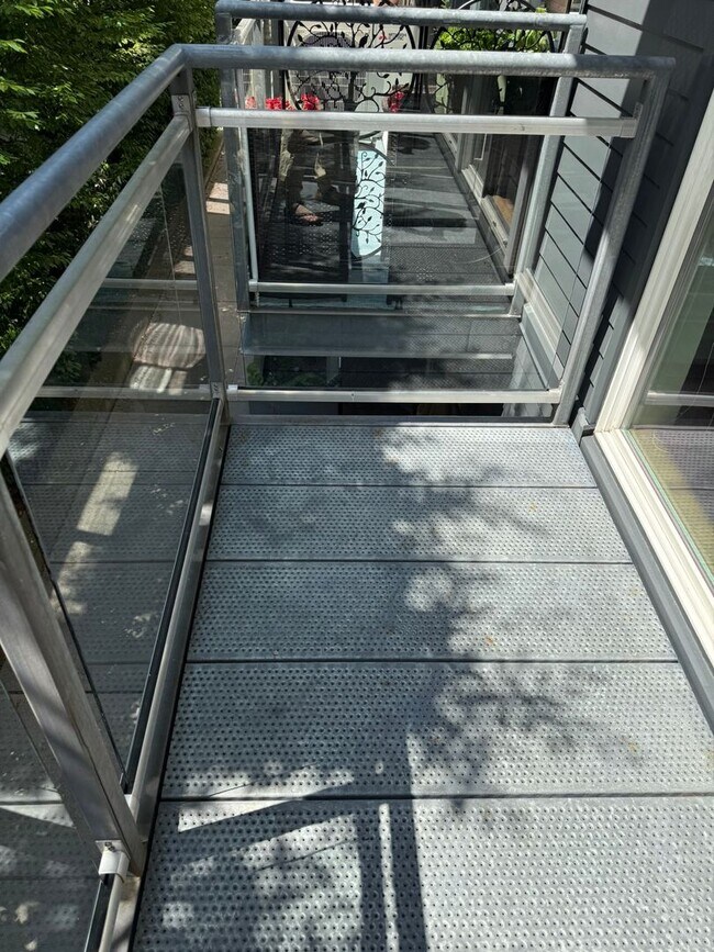 Building Photo - 1bd/1ba Kirkland Condo
