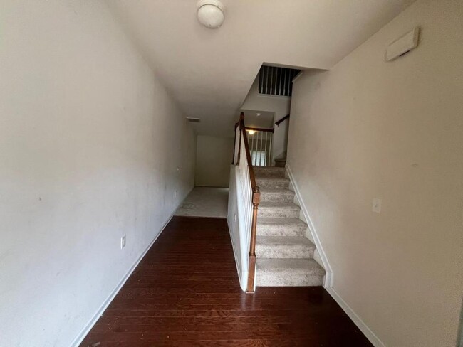 Building Photo - 409 Chanson Dr