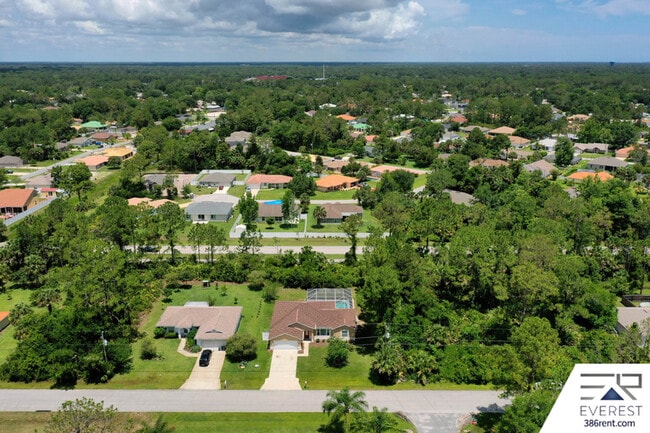 Building Photo - 16 Pinelynn Dr