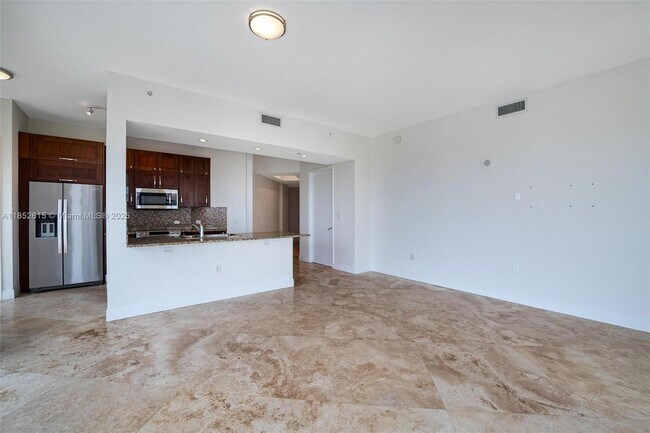 Building Photo - 20000 E Country Club Dr