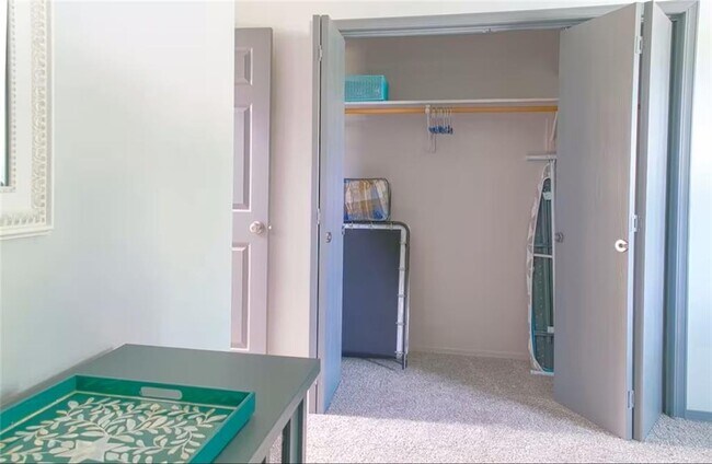 Building Photo - 106 NW Park St