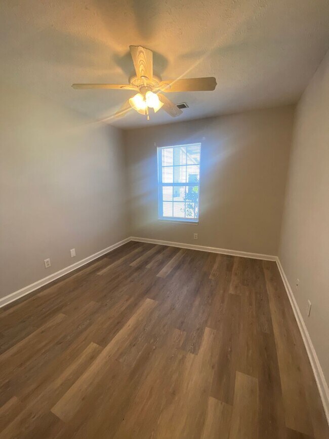 Building Photo - Charming, Renovated Open Floor Plan Home | 3 BR, 2 BA, 1 Car Garage