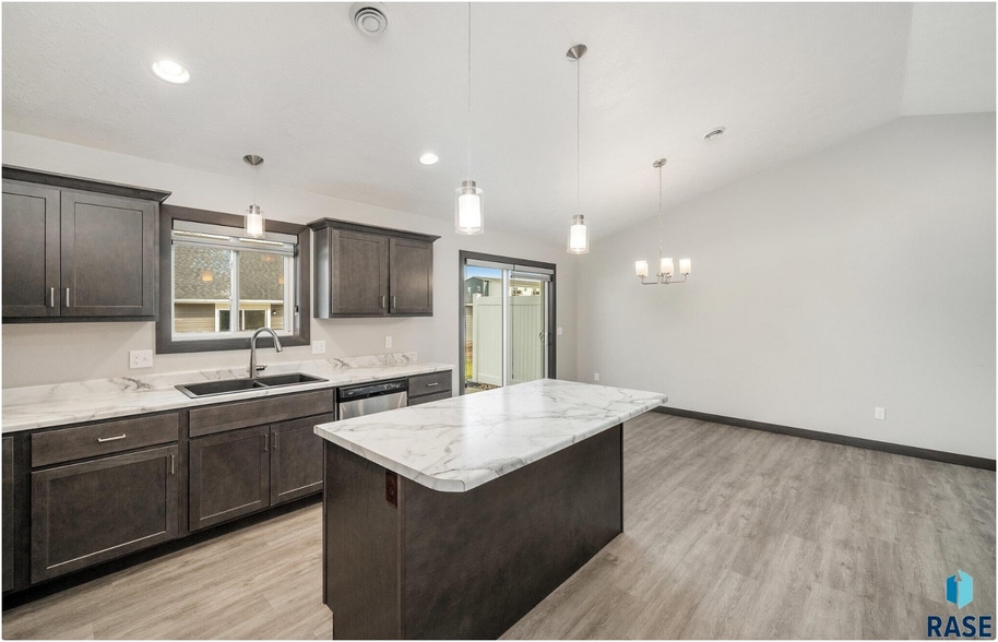 Building Photo - 4603 W 35th St N