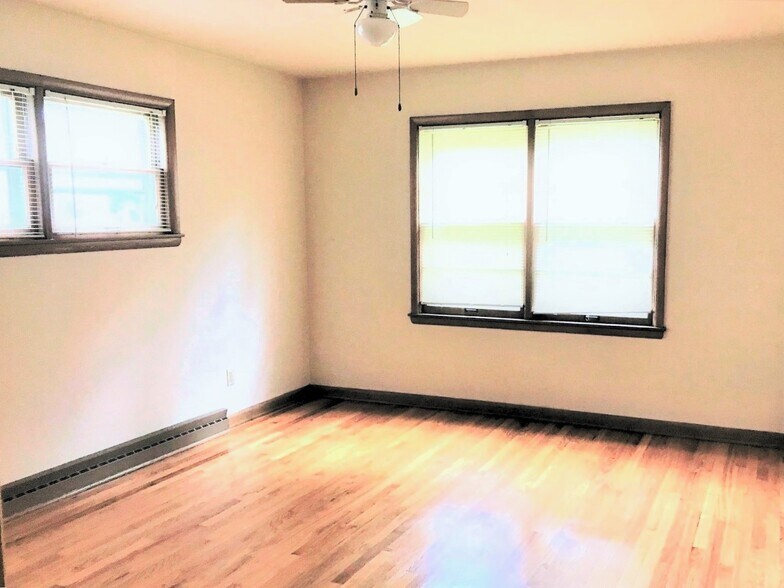 Building Photo - 322 Pawling St