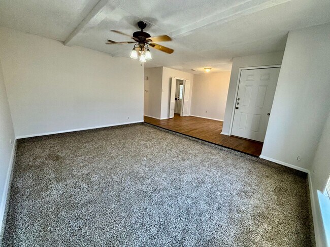 Building Photo - 800 Irwin Dr