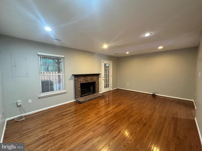 Building Photo - 6025 Crocus Ct