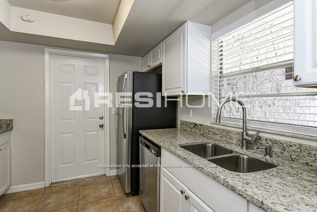 Building Photo - 3848 Beachman Dr