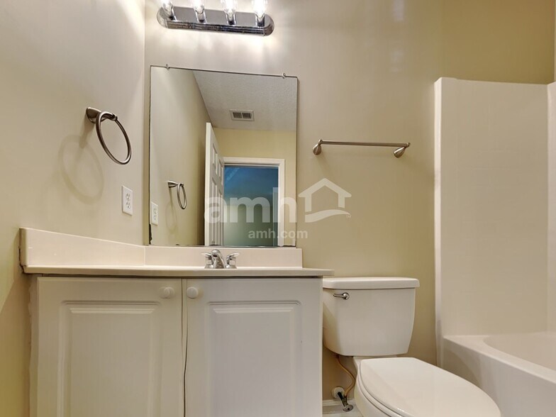 Building Photo - 3011 Maple Leaf Dr