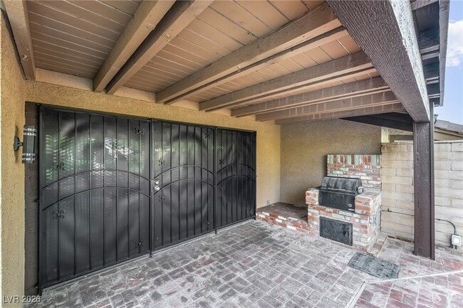 Building Photo - 968 Pinehurst Dr