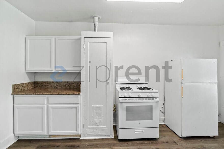 Building Photo - Unit