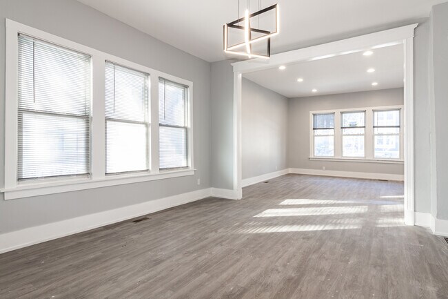 Building Photo - 2659 W Homer St