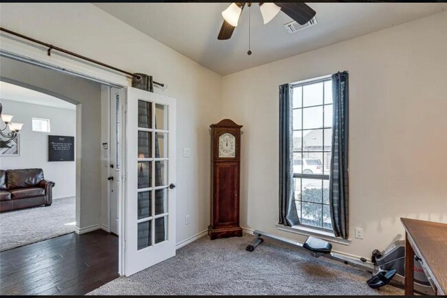 Building Photo - 404 S Hill Dr