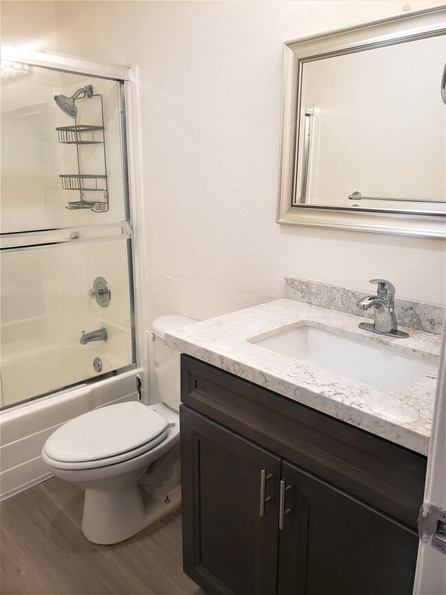 Building Photo - Recently Remodeled 2 bedroom