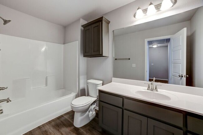 Building Photo - New Luxury 4/2.5 Townhome Close to Downtown! Move in Special!