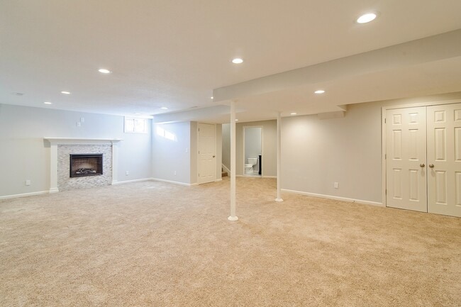 Building Photo - Gorgeous 4 Bedroom home in Blue Valley Schools