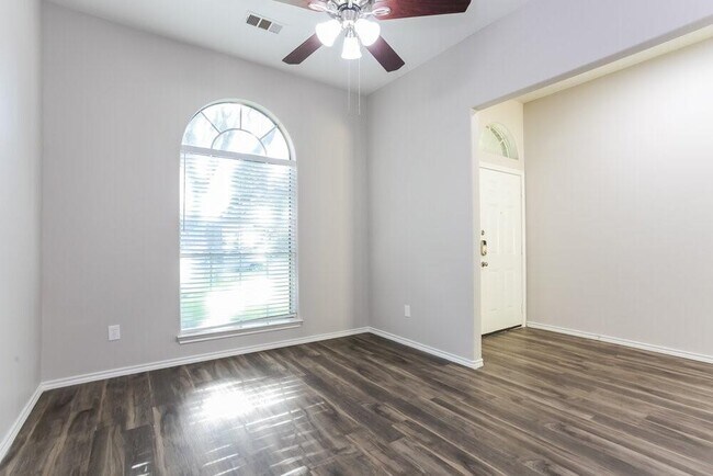 Building Photo - 3352 Jessica Ct