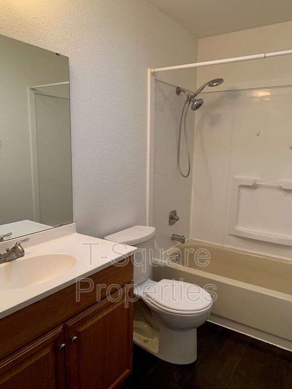 Building Photo - 12120 E Gibson Rd