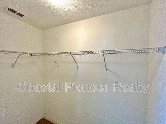 Building Photo - 2123 Roanoke Springs Dr