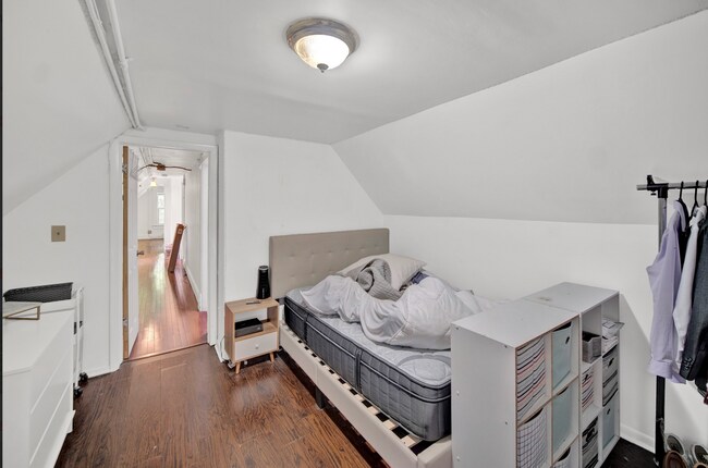 Building Photo - 2142 Maple Ave