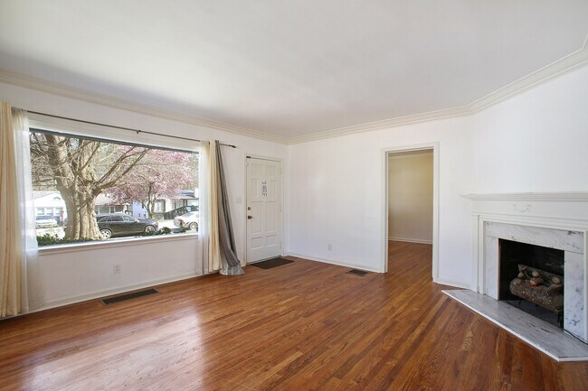 Building Photo - Price Improvement!!!! CLOSE TO SPELMAN, CL...