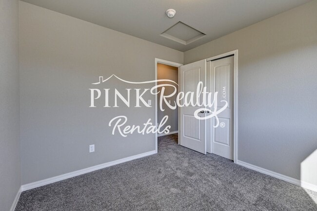 Building Photo - 10627 Hidden Pr Pkwy