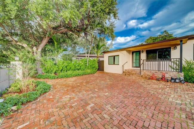 Building Photo - 6631 Tamiami Canal Rd