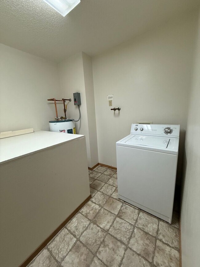 Building Photo - Sunrise Estates - 215