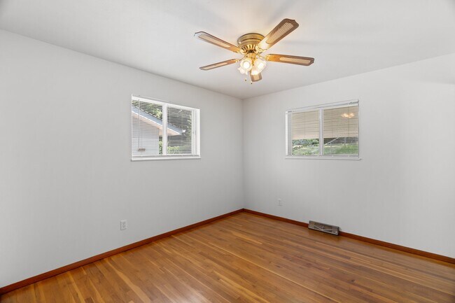 Building Photo - 6138 Emerald Ave