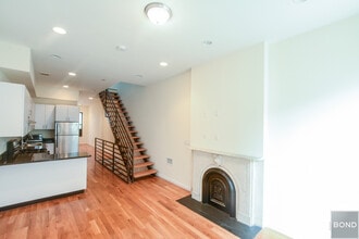 Building Photo - 151 E 71st St
