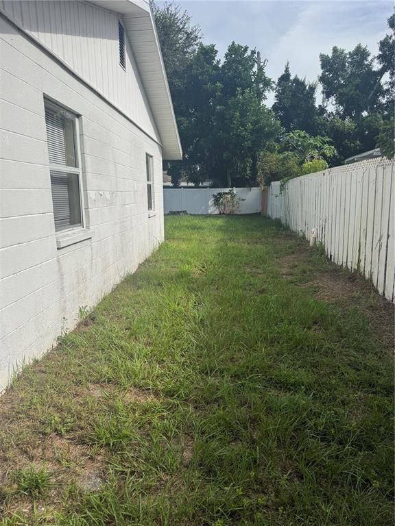 Building Photo - 2311 Bougainvillea St