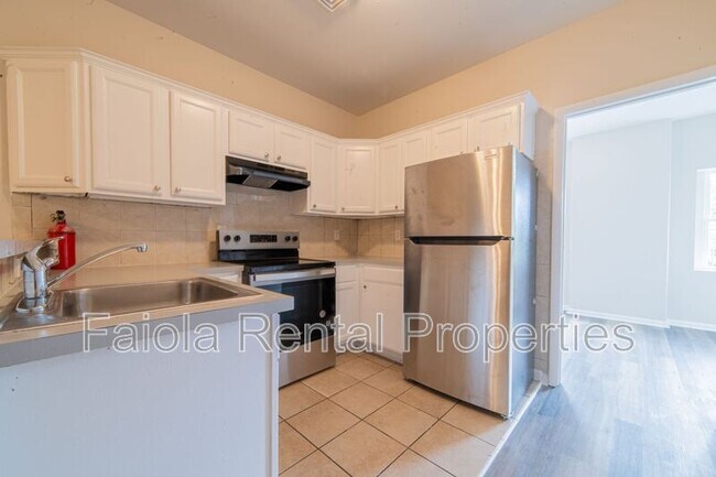 Building Photo - 112 N High St