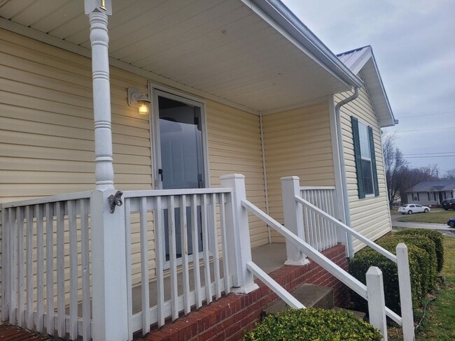 Building Photo - 3 Bed 2 Bath Ranch Style Treasure in Lovel...