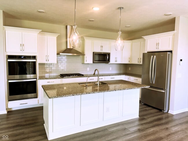 Building Photo - 7882 Villa Cir