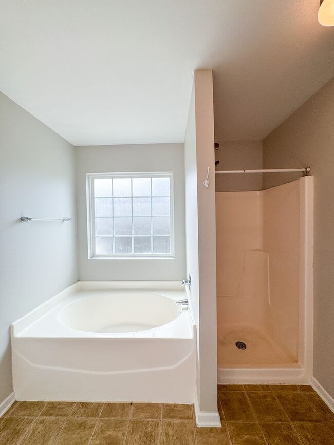 Building Photo - Charming 3 Bed 2 Bath Home in Hope Mills