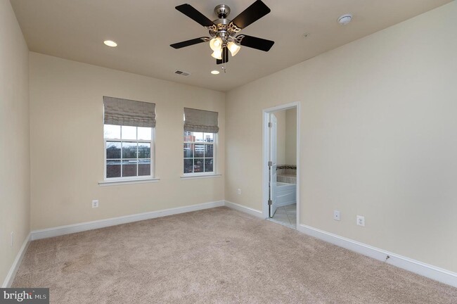 Building Photo - 115 Meridian Ln