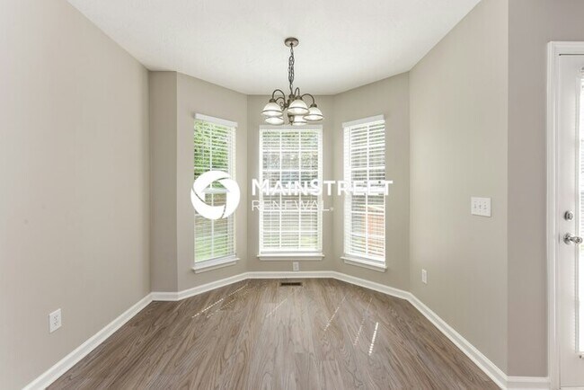 Building Photo - 4 Bedroom Pet-Friendly Home in Hendersonville, TN with Main Street Renewal