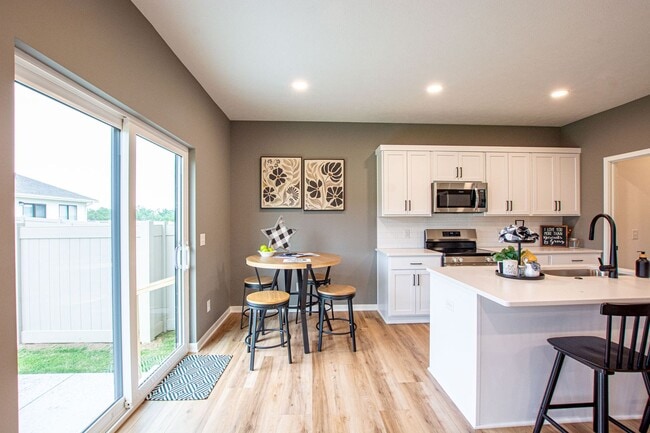 Building Photo - 14802-14804 Willow Street